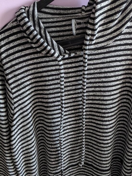 Sweaters - xxxl true size Sunday black & white perpendicular stripes